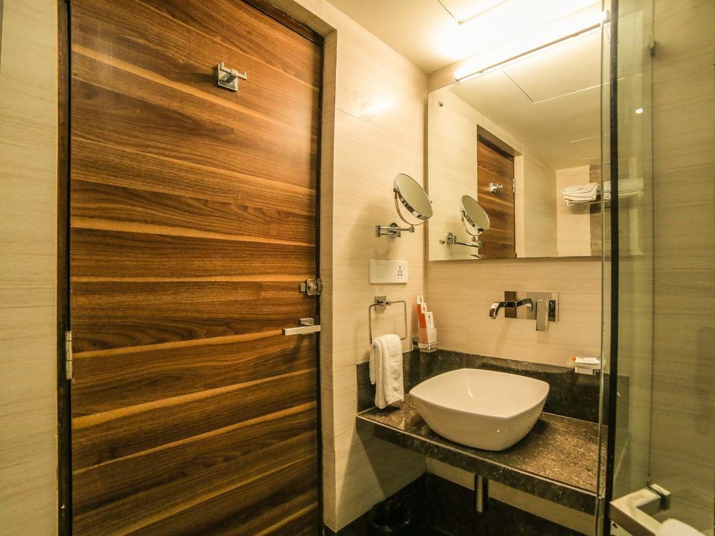 The Basil Park Hotel Бхавнагар Стая снимка